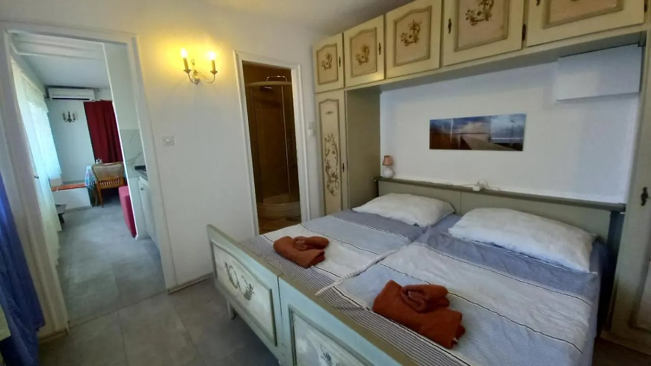 Apartments Darinka أوباتيا